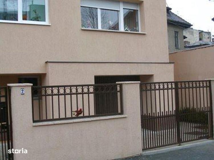 Apartament cu 4 camere decomandat în Cotroceni