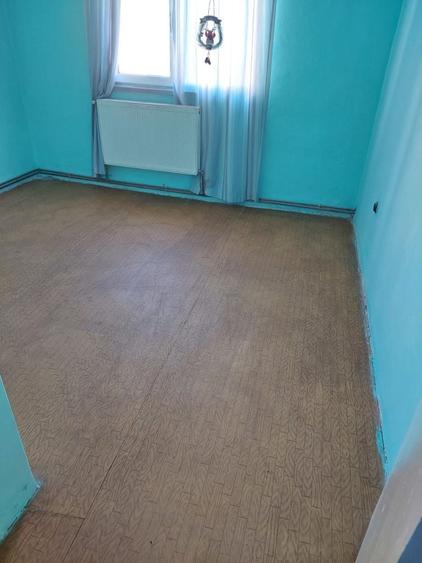 Apartament cu 3 camere decomandat în Onești
