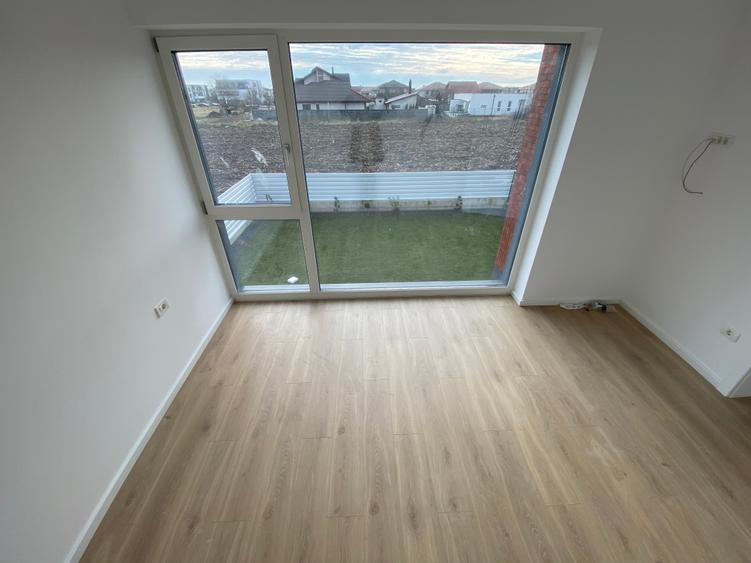 Duplex cu 4 camere cu Canalizare în Exterior Nord