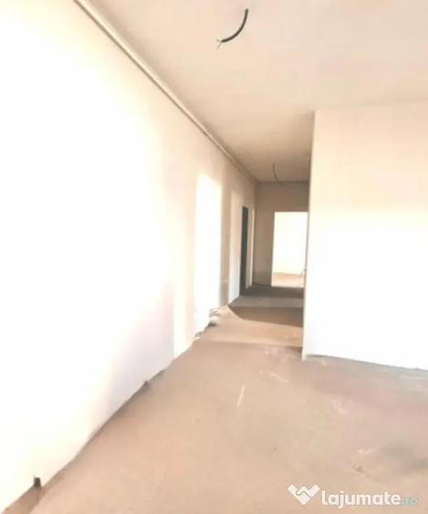 Apartament cu 4 camere decomandat în Florești