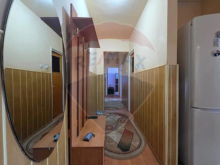 Apartament cu 3 camere decomandat în Vest