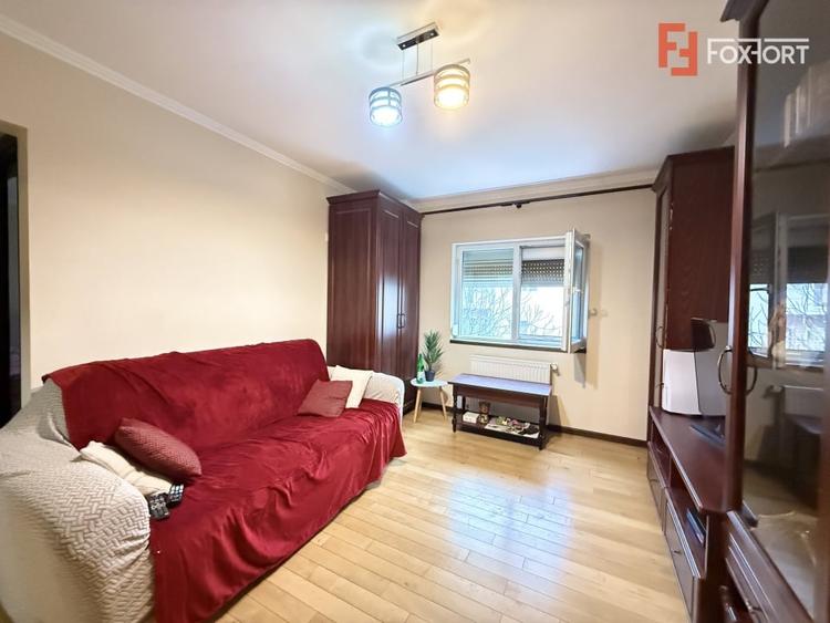 Apartament cu 4 camere semidecomandat, mobilat în Bucovina