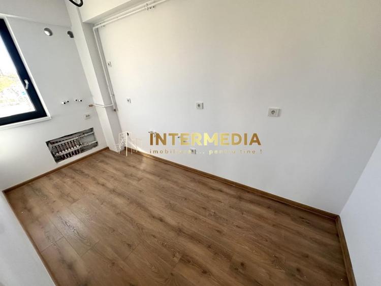 Apartament cu 3 camere decomandat în Cetate