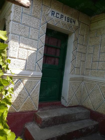 Casă cu 4 camere cu Teren 2000 Mp în Central