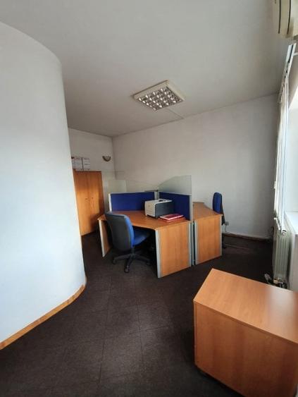 Casă individuală cu 7 camere cu Canalizare în Cotroceni