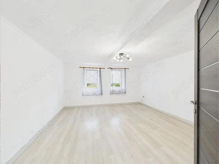 Casă cu 3 camere cu Teren 1438 Mp în Turnu