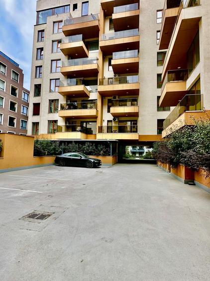 Penthouse cu 5 camere decomandat în Aviației