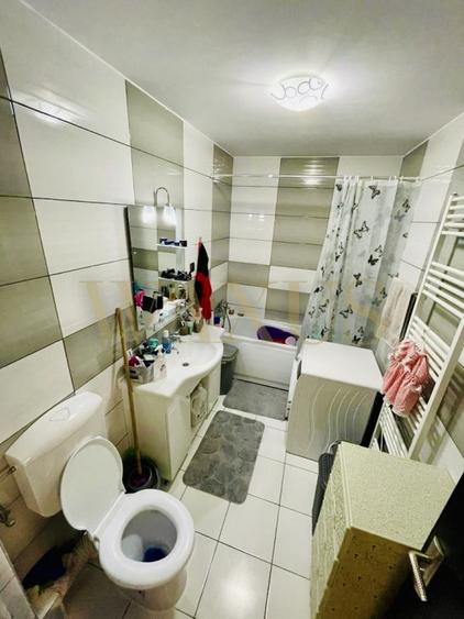 Apartament cu 3 camere decomandat, mobilat în Florești