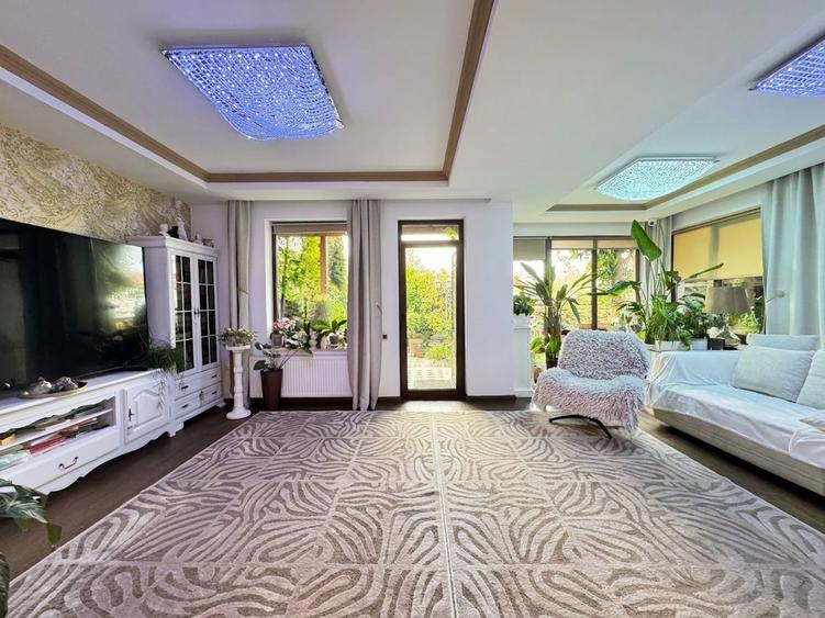 Duplex cu 4 camere cu Canalizare în Florești
