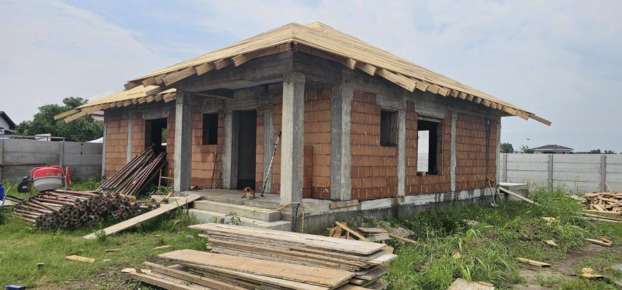 Casă cu 3 camere în Dragomirești-Vale