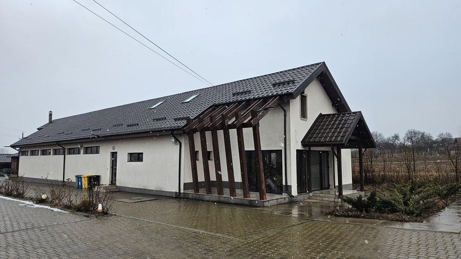Spațiu comercial, în Adâncata