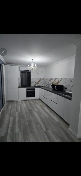 Apartament cu 4 camere decomandat în Exterior Vest