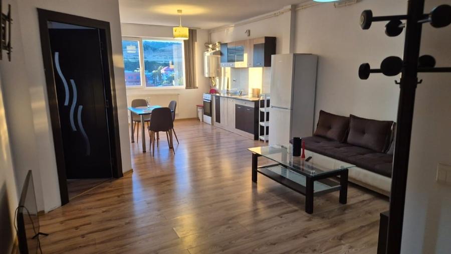 Apartament cu 2 camere semidecomandat, mobilat în Florești