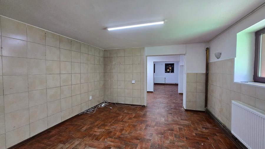 Strada Mircea cel Batran - Casa demisol (58mp)+parter (69mp) /teren 150 mp - 18