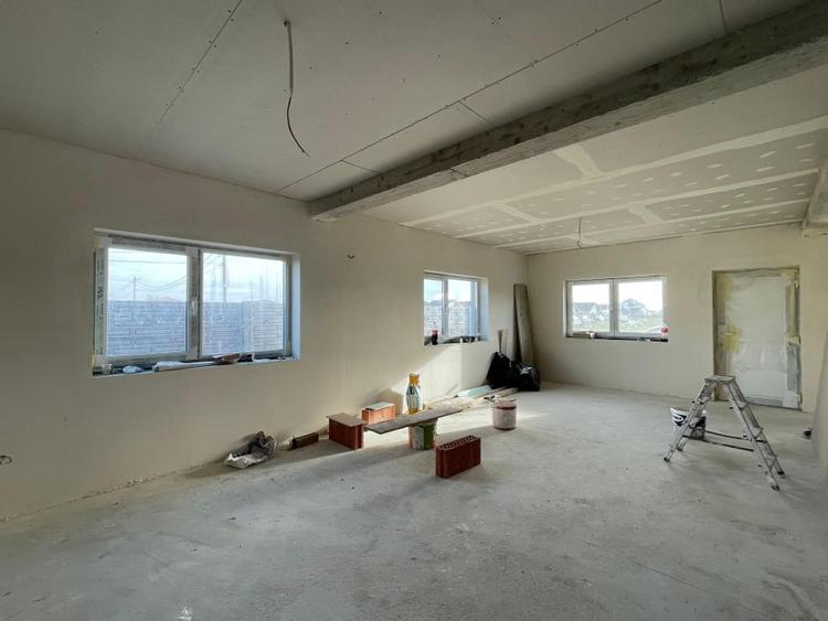 Duplex cu 4 camere cu Canalizare în Moșnița Veche