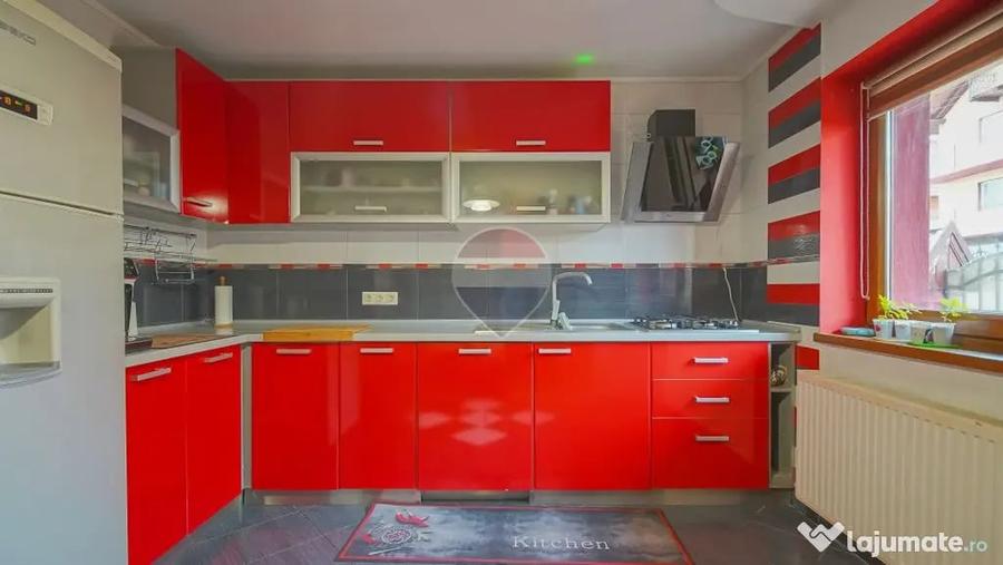 Casă cu 7 camere cu Teren 300 Mp în Central