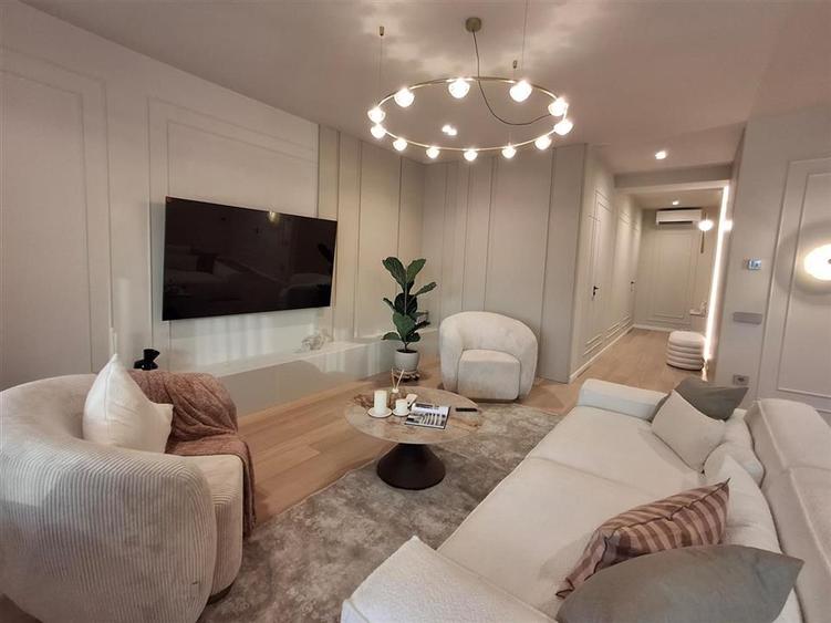 Apartament cu 3 camere decomandat în Exterior Sud