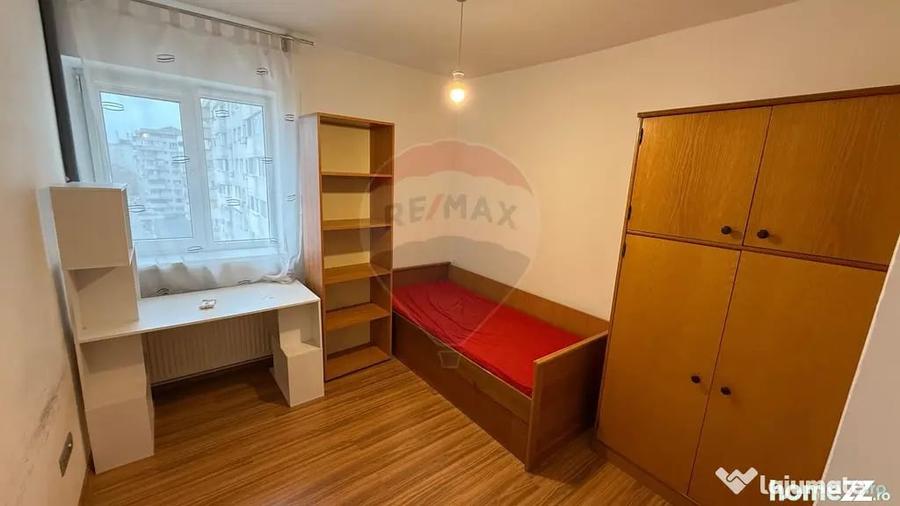 Apartament cu 4 camere decomandat în Central