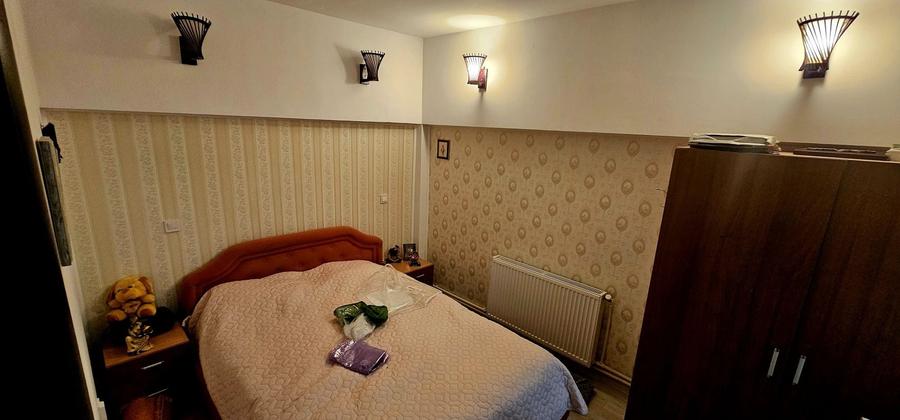 Casă cu 3 camere în Valea Adâncă