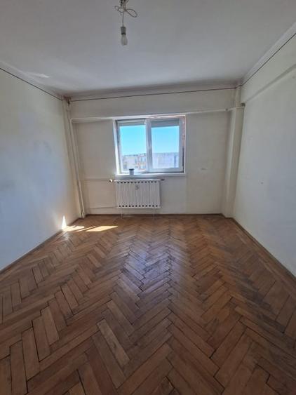 Apartament cu 4 camere decomandat în Lăpuș Argeș