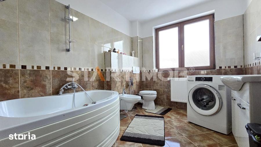 Casă cu 6 camere decomandat cu Teren 306 Mp în Central