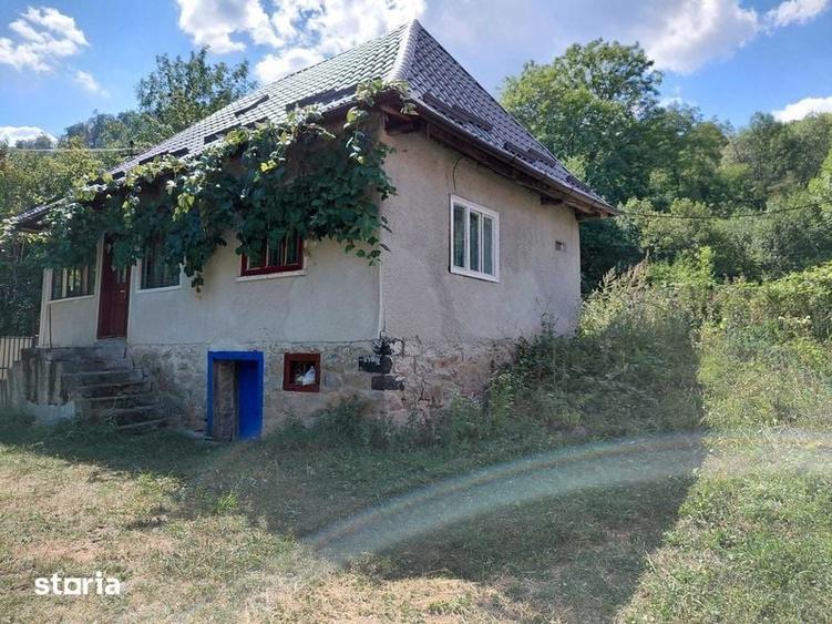 Casă cu 2 camere cu Teren 80 Mp în Poieni
