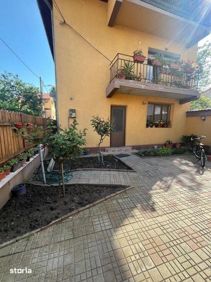 Casă cu 10 camere cu Teren 181 Mp în Rovine