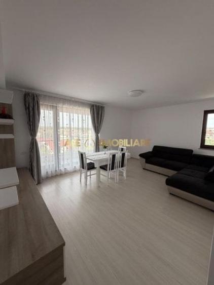 Apartament cu 4 camere decomandat, mobilat în Băneasa