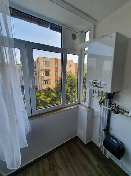 Apartament cu 3 camere decomandat, mobilat în Central