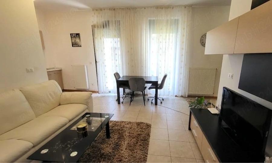 Apartament cu 3 camere semidecomandat în Exterior Vest