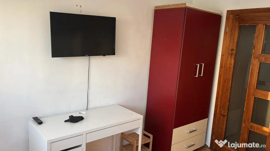 Apartament cu 3 camere decomandat în Nufărul