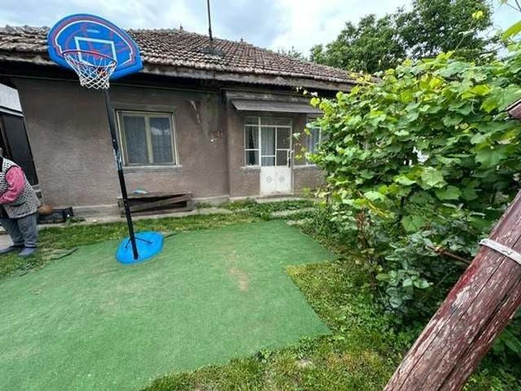 Casă cu 3 camere în Moara Vlăsiei