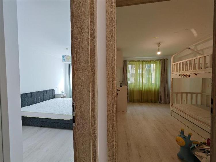 Apartament cu 3 camere decomandat, mobilat în Tractorul