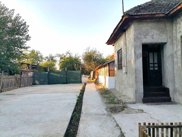 Casă individuală cu 4 camere cu Teren 800 Mp în Moțăței