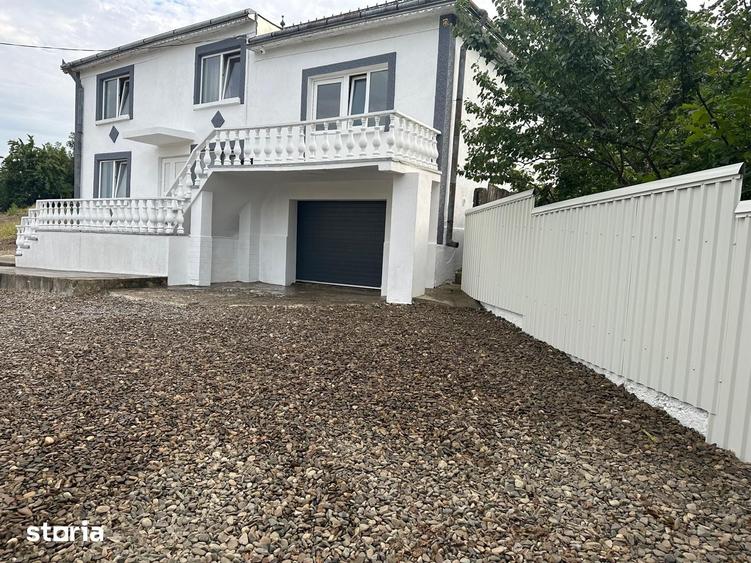 Casă cu 6 camere cu Teren 1054 Mp în Central