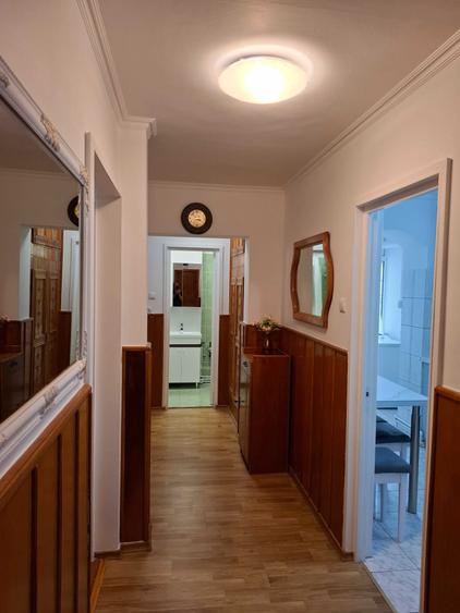 Apartament cu 3 camere decomandat în Șcheia