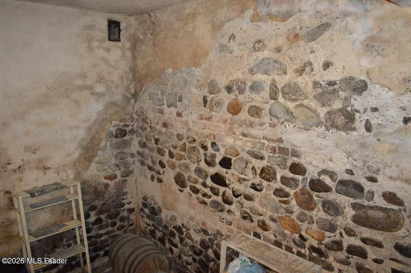 Casă individuală cu 10 camere cu Canalizare în Central