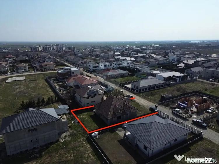 Casă cu 7 camere cu Teren 615 Mp în Est