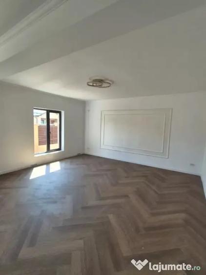 Casă cu 4 camere cu Teren 300 Mp în Central