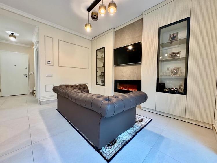 Apartament cu 3 camere semidecomandat, mobilat în Pipera