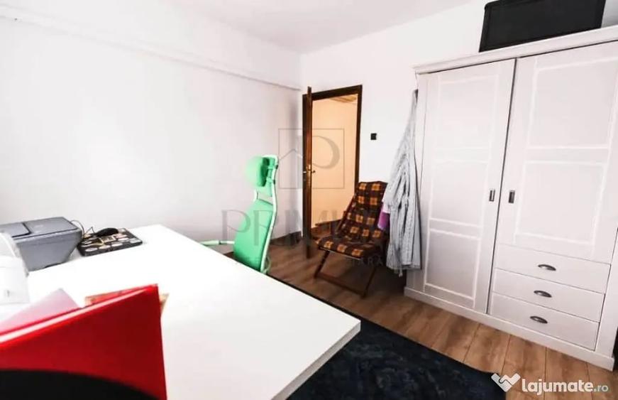 Apartament cu 4 camere decomandat în Central