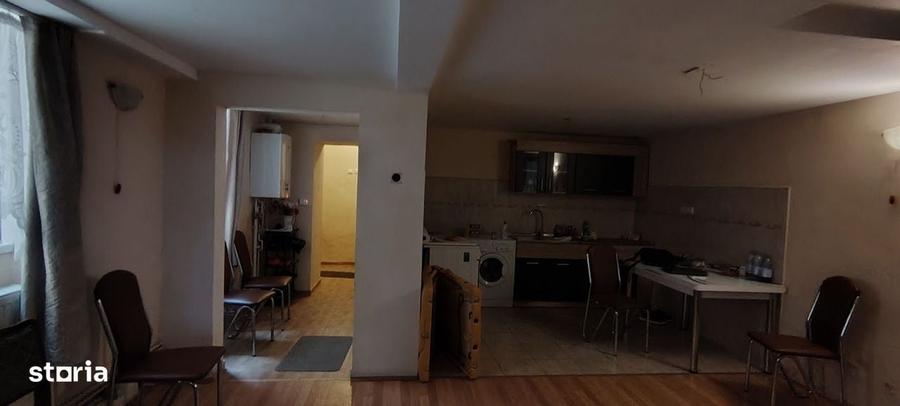Apartament cu 4 camere în Central