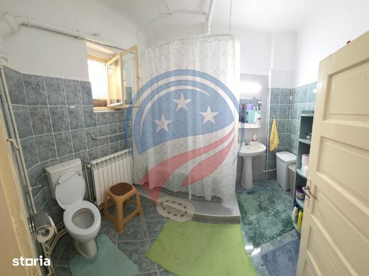 Casă cu 4 camere cu Teren 1634 Mp în Central