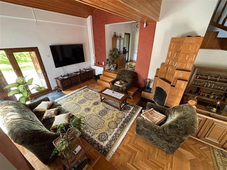 Casă individuală cu 8 camere cu Teren 7788 Mp în Exterior Nord