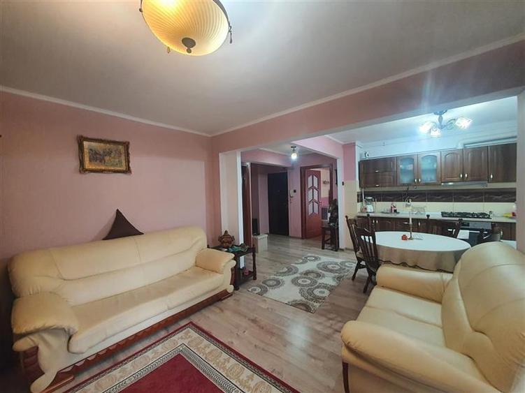 Apartament cu 2 camere decomandat, mobilat în Central