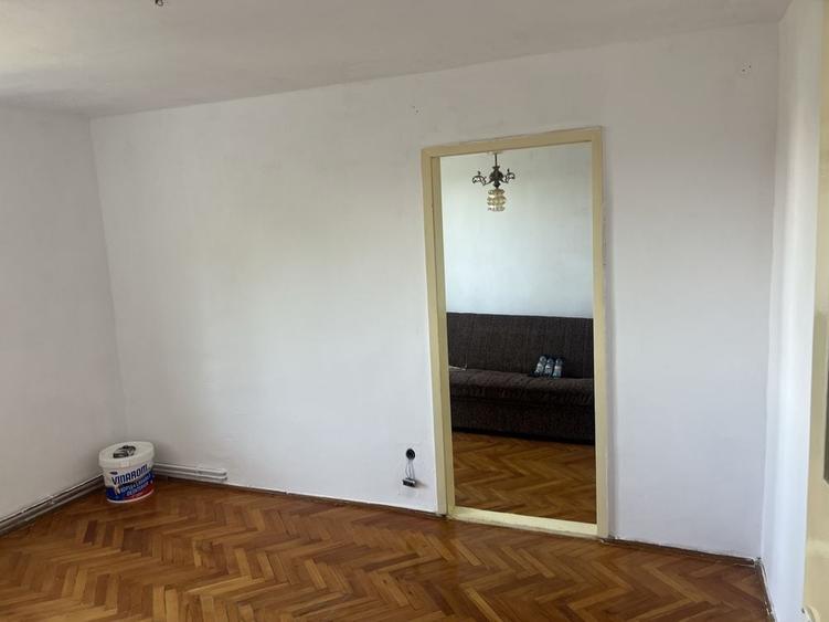 Apartament cu 3 camere nedecomandat în Micro 1