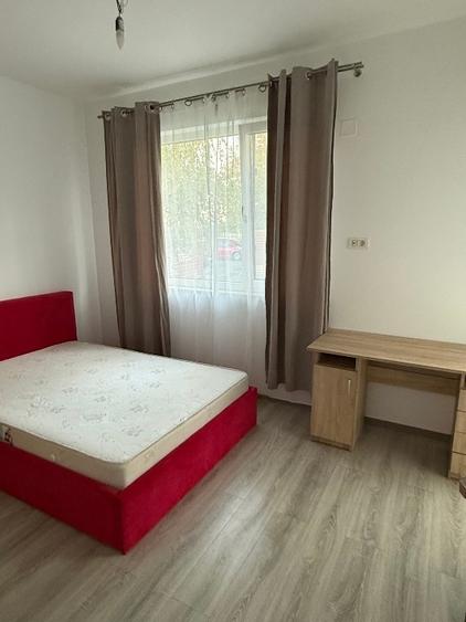 Apartament cu 3 camere decomandat, mobilat în Dumbrăvița