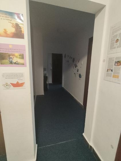 Apartament cu 4 camere semidecomandat în Tei
