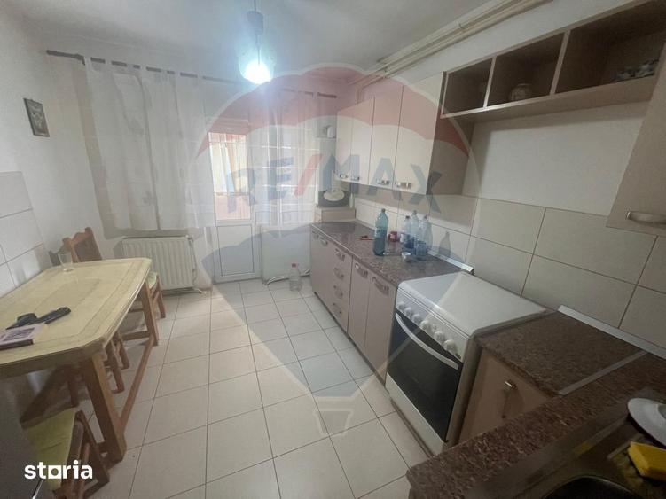 Apartament cu 3 camere, mobilat în Brăilei