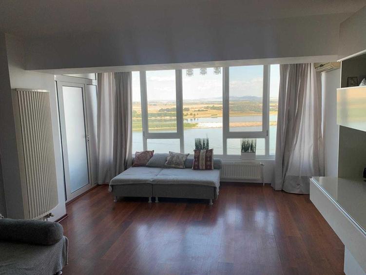 Apartament cu 3 camere decomandat în Sârbi